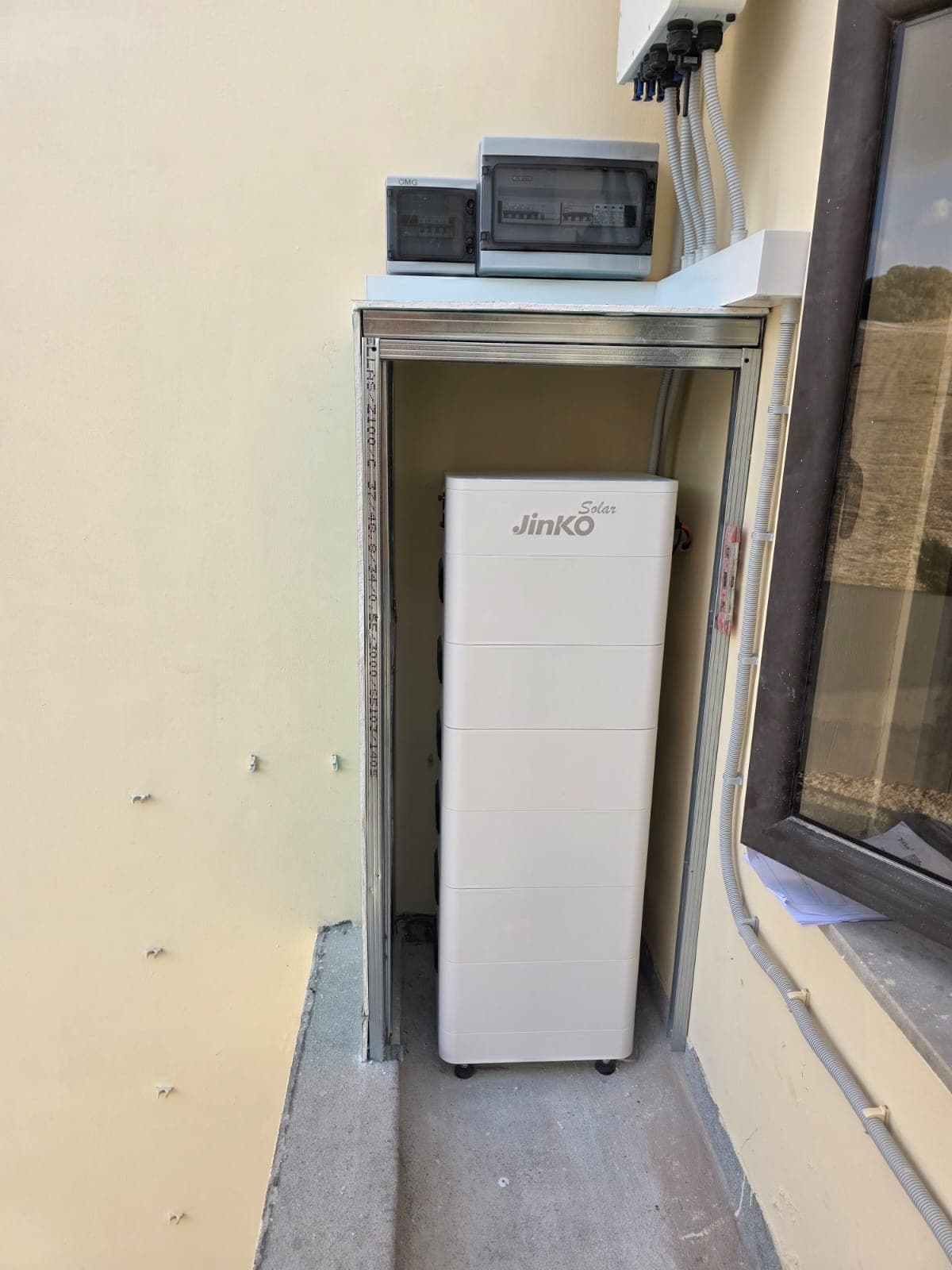 21 kWh Off Grid Battery + 6 kWp Solar